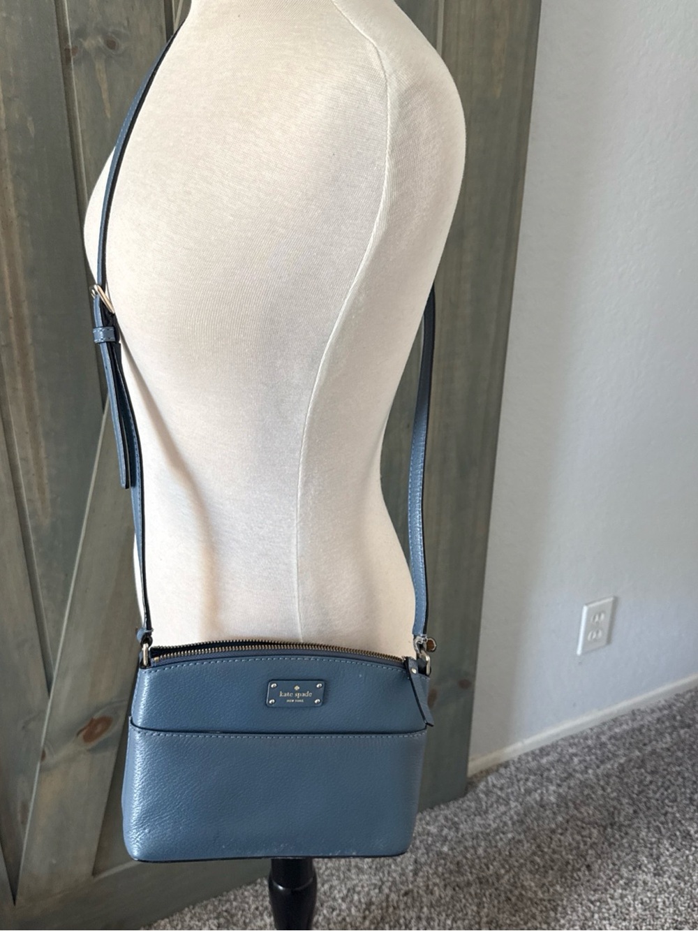 Kate Spade Grove Street Millie crossbody bag blue pebbled leather broken strap
